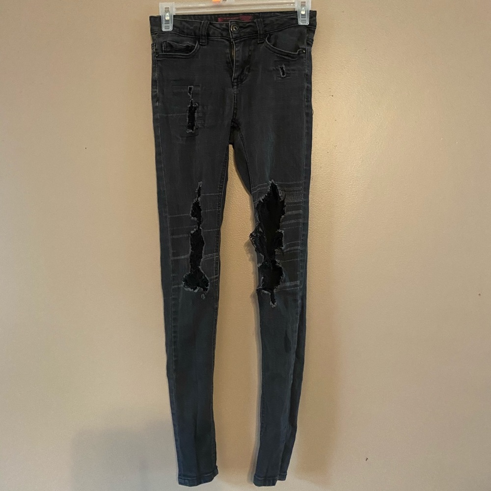 Ripped black skinny jeans ✨